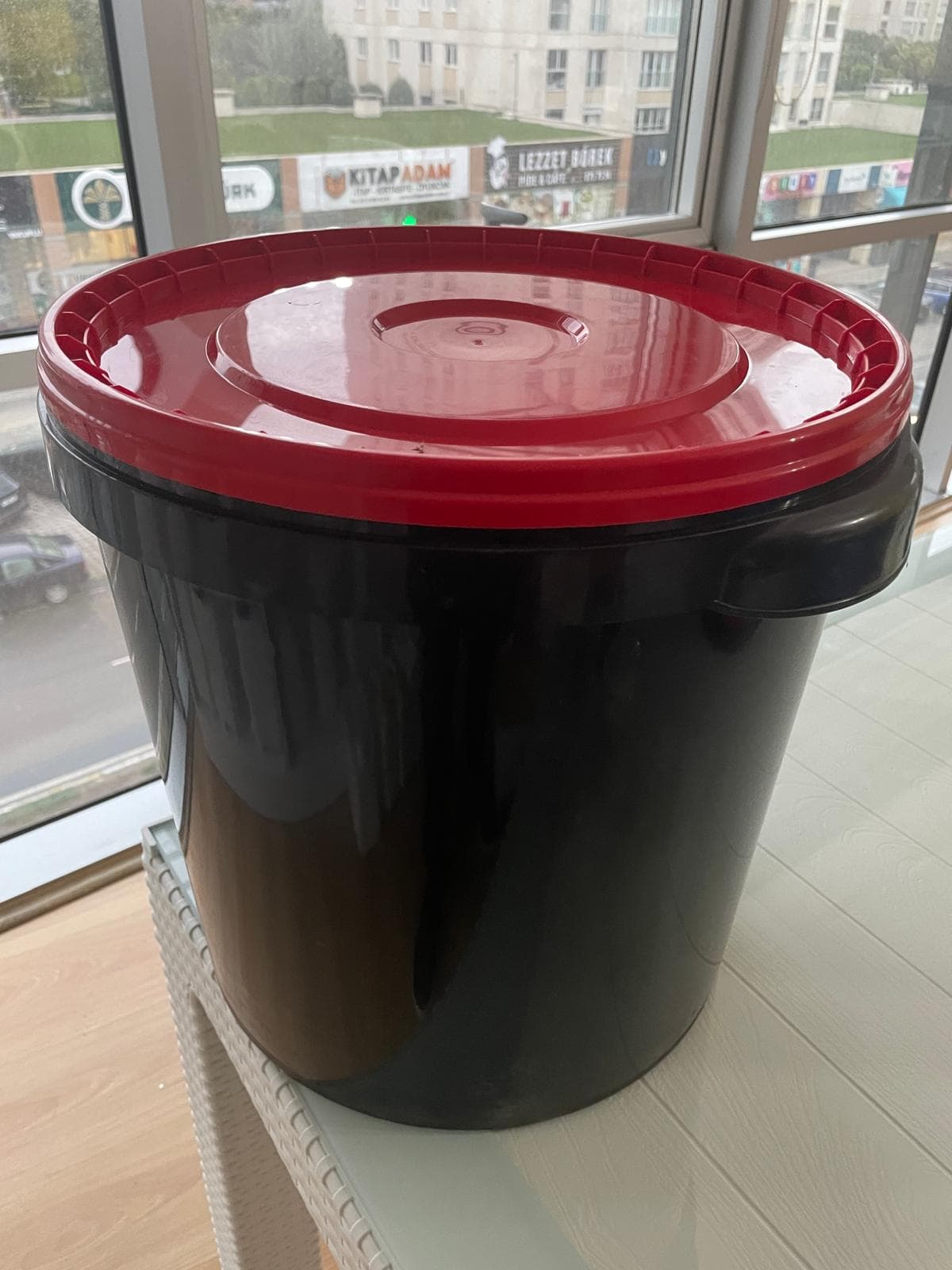 Kırmızı Uyarıcı Kova